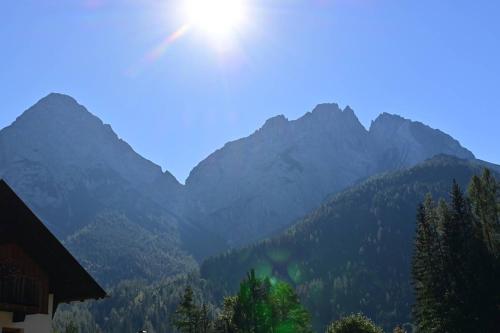 a view of a mountain range with the sun in the sky at Appartement Wanneck in Biberwier