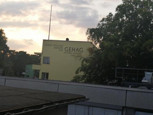 a sign on the side of a building at Pension Der Kretaner in Berlin