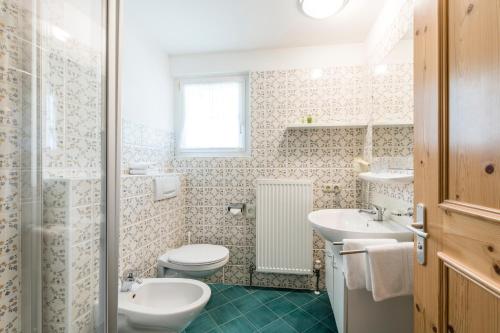 a bathroom with a toilet and a sink and a shower at BAD MOOS Dependance "Mühlenhof" in Sesto