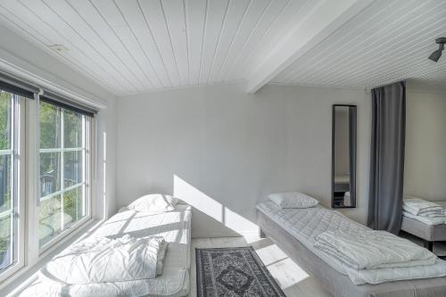 Säng eller sängar i ett rum på Lake cottage near Isaberg