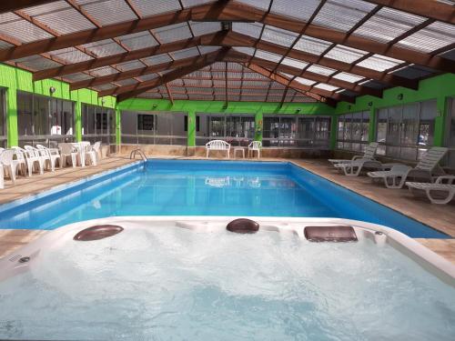 The swimming pool at or close to HOTEL BEIRA-MAR CENTRO DE EVENTOS