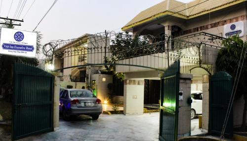 Afbeelding uit fotogalerij van Hotel Visit Inn Executive in Lahore