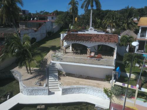 O vedere a piscinei de la sau din apropiere de Costera 171 · Guest House