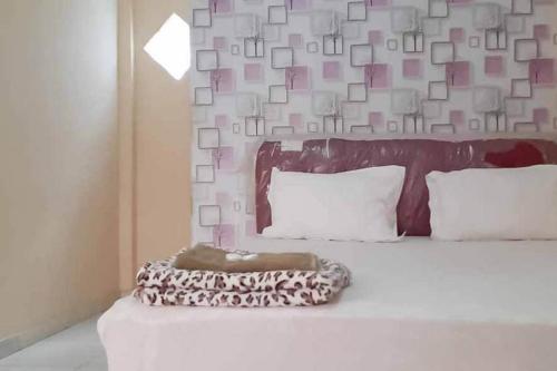 Postel nebo postele na pokoji v ubytování Pakansari Guest Inn Mitra RedDoorz