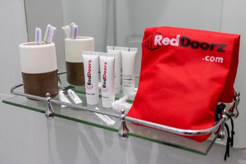 Fotografie z fotogalerie ubytování Pakansari Guest Inn Mitra RedDoorz v destinaci Bogor