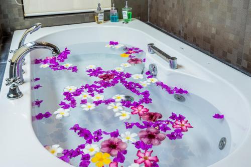 a bath tub filled with flowers in the middle at Pao Jin Poon Villa in Lamai