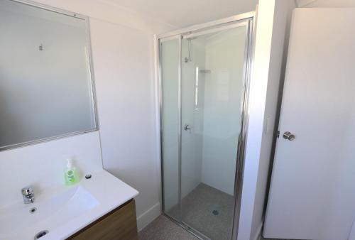 a bathroom with a shower and a sink at Great Northern Hotel in Kempsey