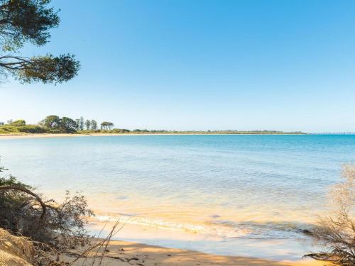a view of the shoreline of a beach at Surf Rest'n Bay in Cape Woolamai