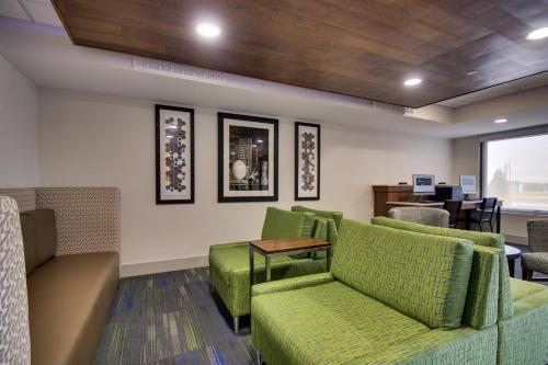 Ruang duduk di Holiday Inn Express Atlantic City W Pleasantville by IHG