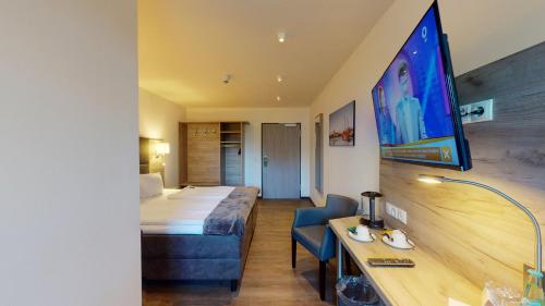 Televisyen dan/atau pusat hiburan di WH Hotels Papenburg Zentrum