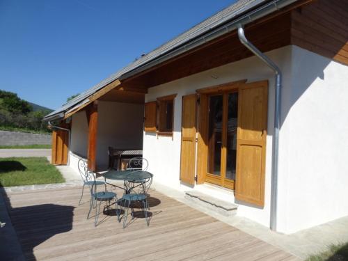 a patio with a table and chairs on a house at Gite de Champ Chaulier in Crots