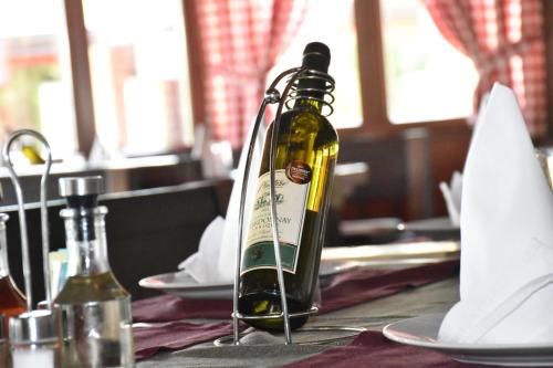 Bebidas en OSTROG Aparthotel KOLIBA-VLASTNIŠTVO MANASTIRA OSTROG