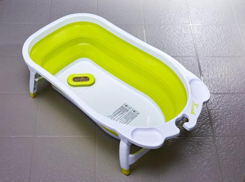 a green and white toy sink on the floor at Villa Fontaine Grand Tokyo Ariake in Tokyo