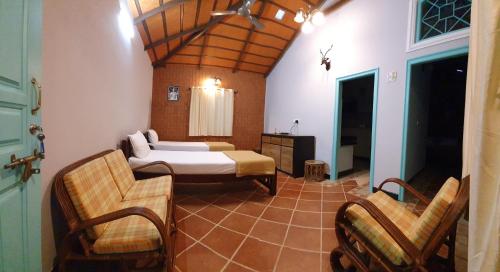 Postel nebo postele na pokoji v ubytování The Vintage Chikmagalur