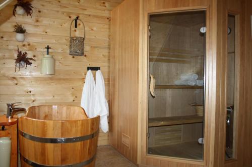 Zaplecze spa i wellness w obiekcie Chaty Świerkowe Wzgórze - drewniane domy z sauną i balią