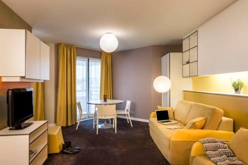 Μια τηλεόραση ή/και κέντρο ψυχαγωγίας στο AppartHotel Mercure Paris Boulogne