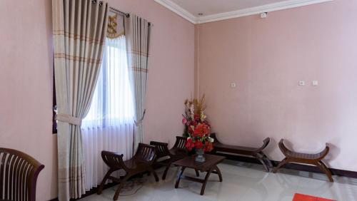 Χώρος καθιστικού στο RedDoorz @ Jalan Cendrawasih Timika