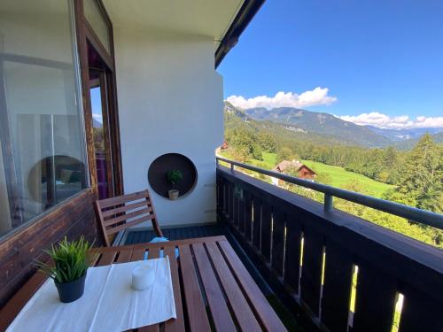 a balcony with a bench and a view of the mountains at Alpenblick Suite in Bad Goisern