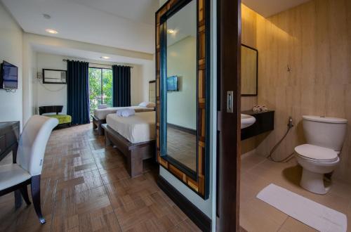 Phòng tắm tại Rosvenil Hotel