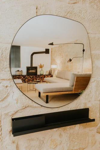 a mirror reflecting a living room with a couch at VT en San Vicente de la Sonsierra in San Vicente de la Sonsierra