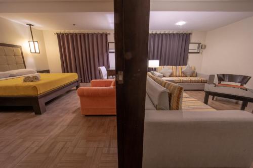 Ein Bett oder Betten in einem Zimmer der Unterkunft Rosvenil Hotel