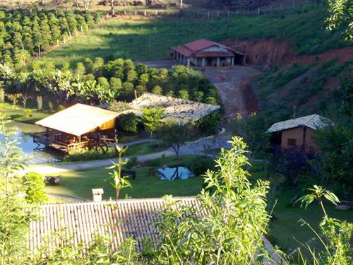 an aerial view of a farm with a house and a field at Pousada Recanto da Siriema in Monte Alegre do Sul