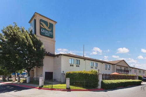 a building with a sign on top of it at Quality Inn Cedar Park - Austin Northwest in Cedar Park