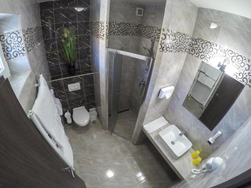 Koupelna v ubytování Főnix Apartman
