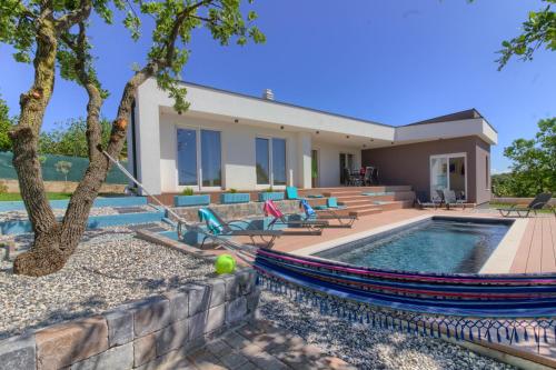 Villa Senorita in Pula with Pool