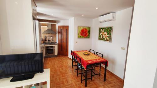 a kitchen and dining room with a table and chairs at Exclusivo LOFT en el corazón de Casarabonela! in Casarabonela