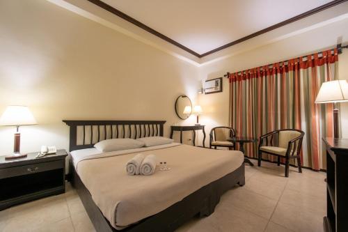 Ein Bett oder Betten in einem Zimmer der Unterkunft Rosvenil Hotel