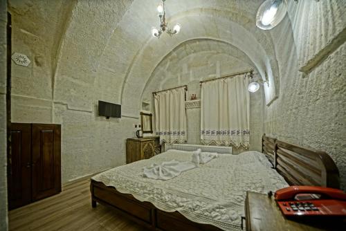 Ένα ή περισσότερα κρεβάτια σε δωμάτιο στο Cappadocia Fairy Tale Suites