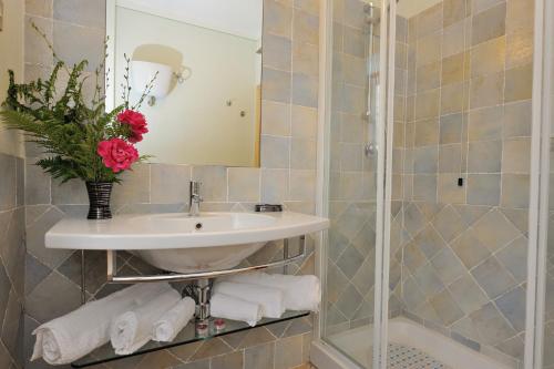 a bathroom with a sink and a shower at Agriturismo Casa Brunori in Foligno