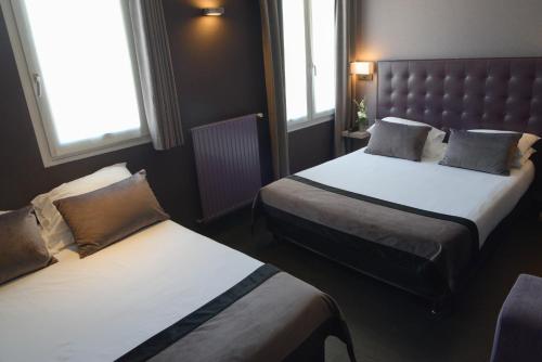 Ένα ή περισσότερα κρεβάτια σε δωμάτιο στο Hôtel Saint-Charles