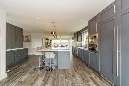 A kitchen or kitchenette at Marina views, Kinsale, Exquisite holiday homes, sleeps 20