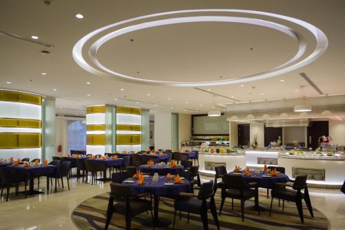ห้องอาหารหรือที่รับประทานอาหารของ Holiday Inn Yanbu, an IHG Hotel