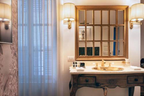 a bathroom with a sink and a mirror at Corte Calzaiuoli Elegant Suites in Florence