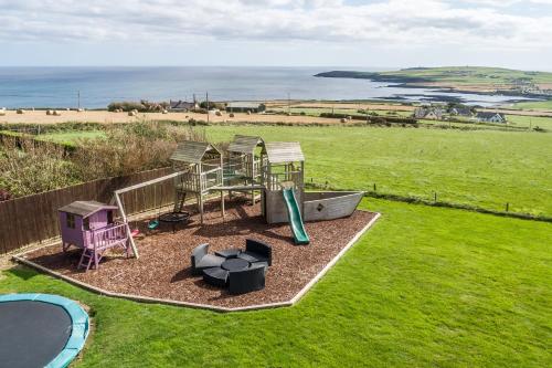 un parque infantil con un barco y un tobogán en Ocean View,Kinsale, Exquisite holiday homes, sleeps 22 en Kinsale