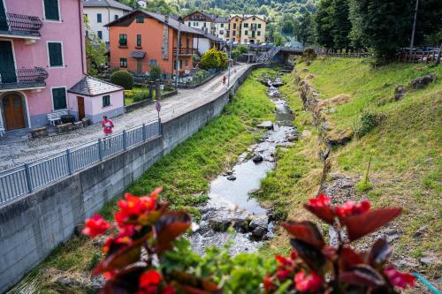 a view of a river in a town with houses at Mansarda Villa Adele in Santo Stefano dʼAveto