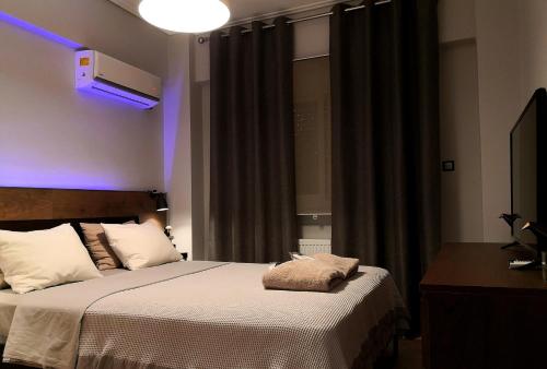 a bedroom with a large bed with white sheets at Luxury Home in Spáta