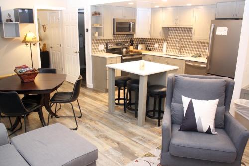 Gallery image of Ski & Racquet #103-C - Access to Indoor Pool, Hot Tubs and Town Shuttle in Breckenridge