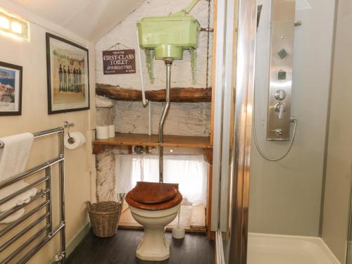 A bathroom at Cherry Tree Cottage