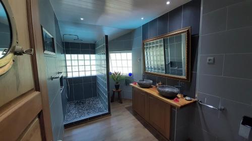 Koupelna v ubytování Villa Maroe (étage entier, deux chambres, salle de bain et cuisine)