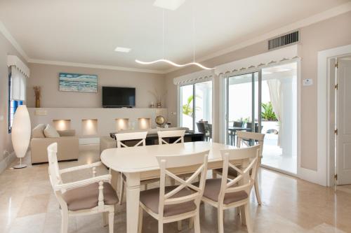 Villa 82
