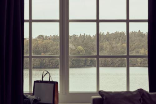 Výhled na řeku, která protéká v blízkosti hotelu