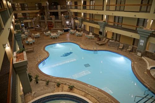 an overhead view of a large swimming pool in a hotel at Baymont by Wyndham Shakopee in Shakopee