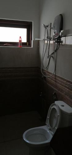 Bilik mandi di Weeraman's Vila