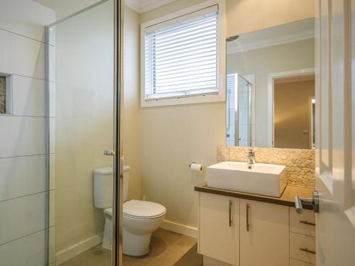 Un baño de On Chapel