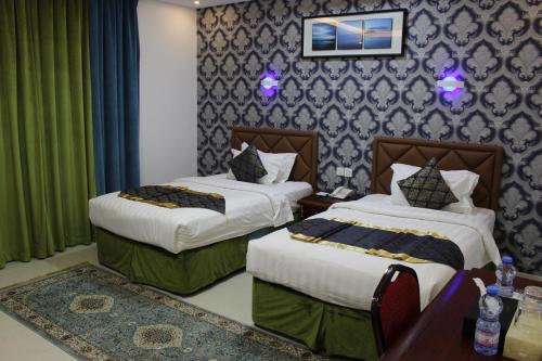 Postel nebo postele na pokoji v ubytování Al Diyar Hotel