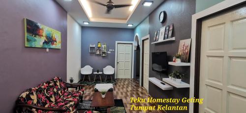 a room with a hallway with a living room at Teku Homestay Geting Tumpat Kelantan in Kampong Geting